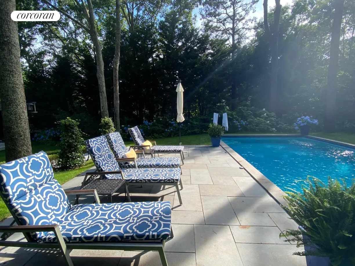 The Hamptons Real Estate | View  | room 1