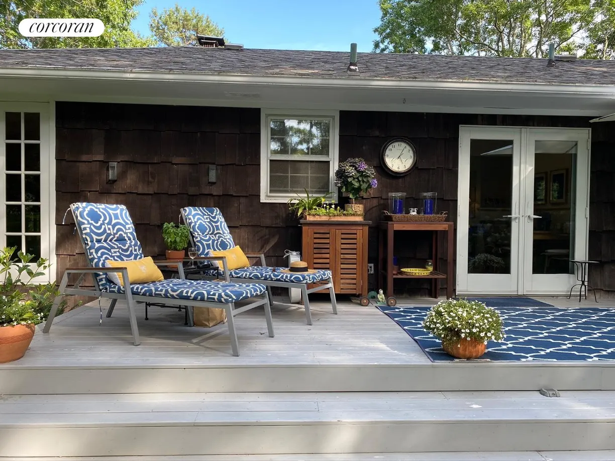 The Hamptons Real Estate | View  | room 2