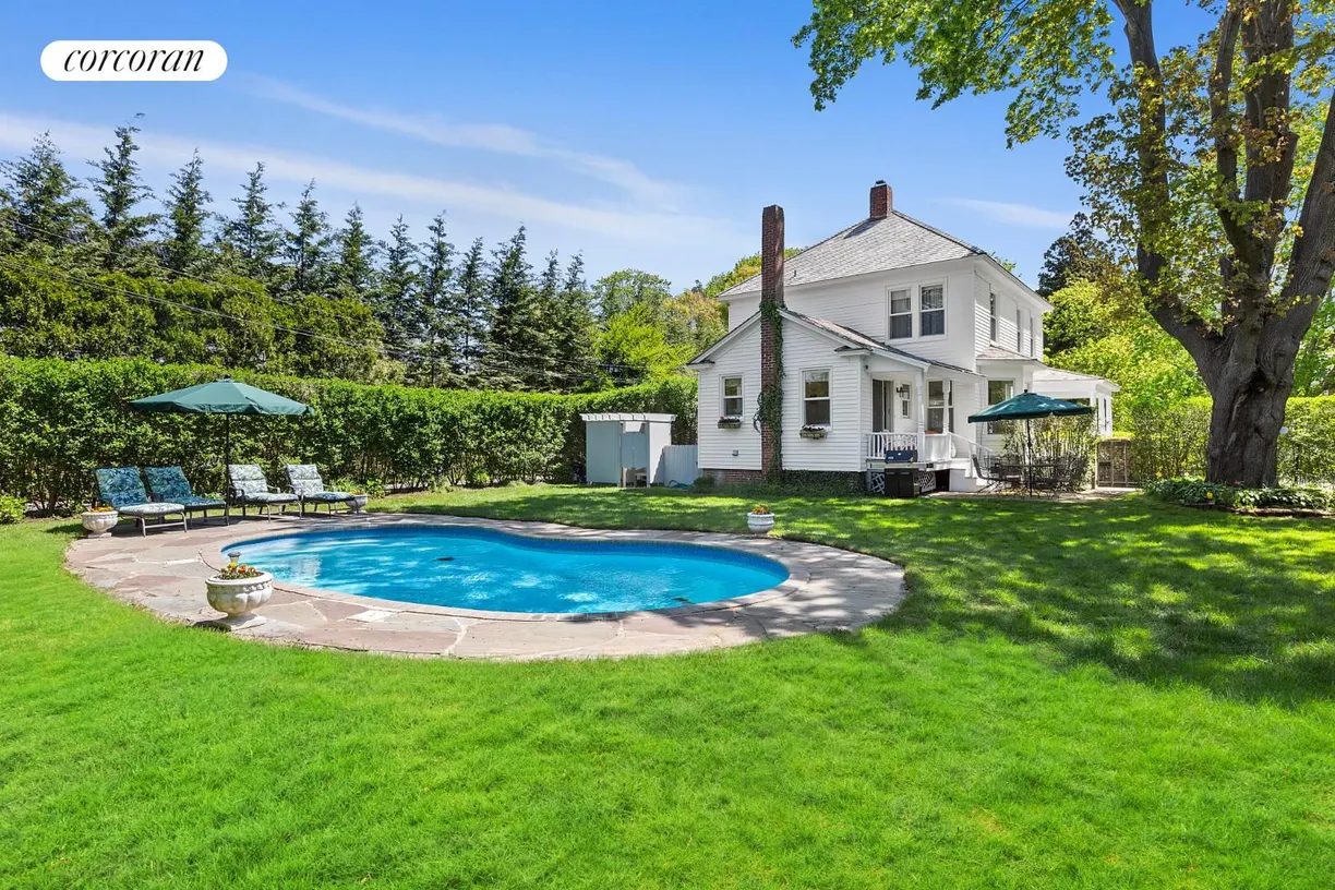 The Hamptons Real Estate | View  | 3 Beds, 1 Bath
