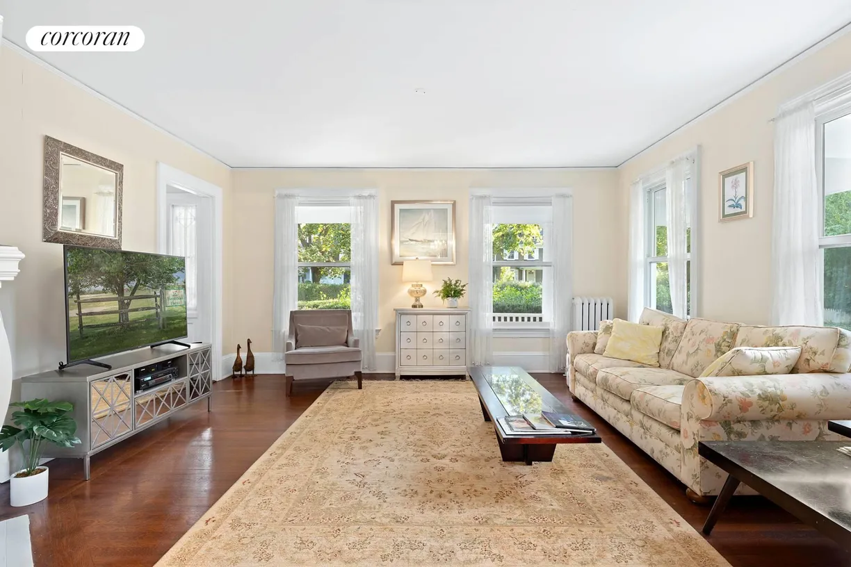 The Hamptons Real Estate | View  | LIVING ROOM WITH LARGE FLAT SCREEN