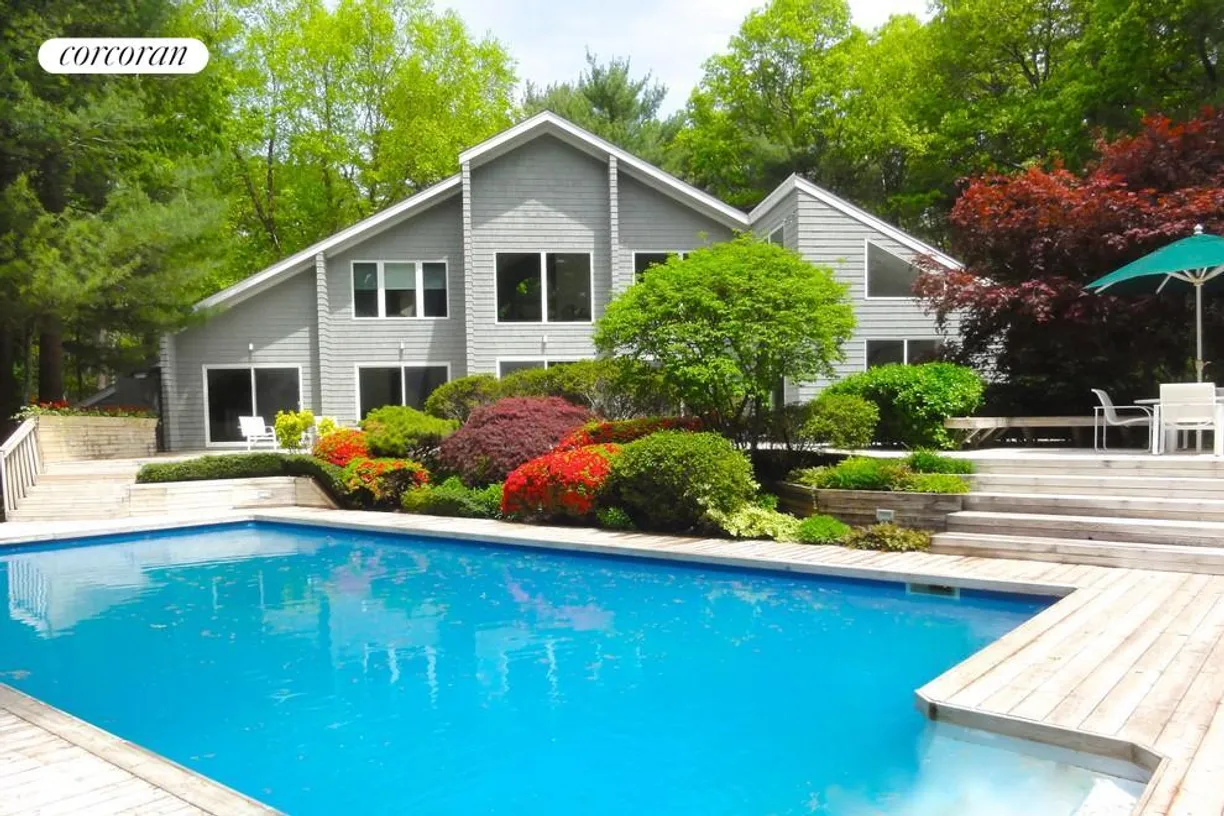 The Hamptons Real Estate | View 36 Bull Path | 4 Beds, 4 Baths