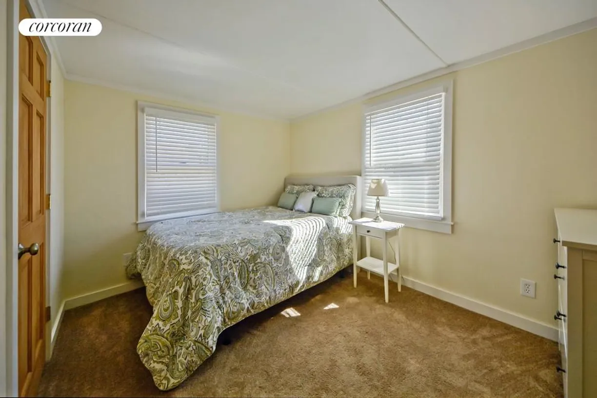 The Hamptons Real Estate | View 314 East Montauk Highway | room 1