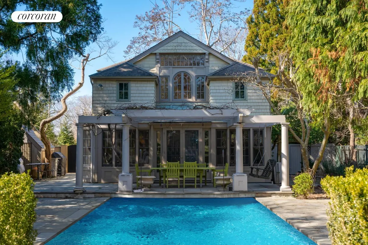 The Hamptons Real Estate | View 4 Cozzens Lane | room 1
