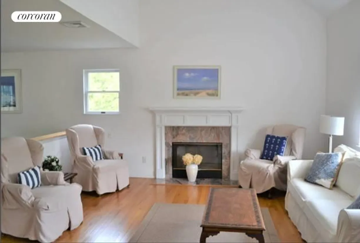 The Hamptons Real Estate | View 7 Winding Way | room 2