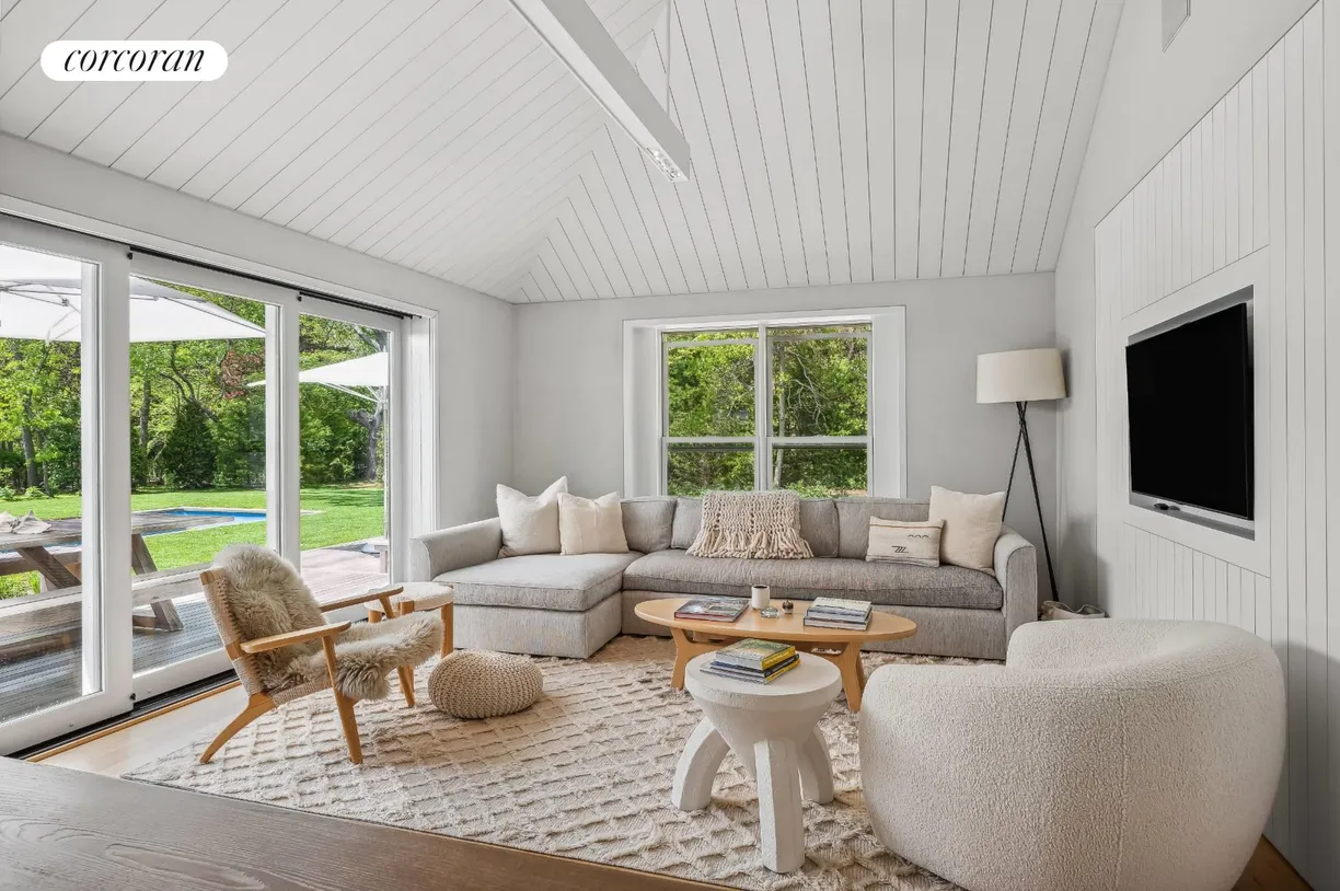 The Hamptons Real Estate | View 33 Seely Lane | 3 Beds, 4 Baths