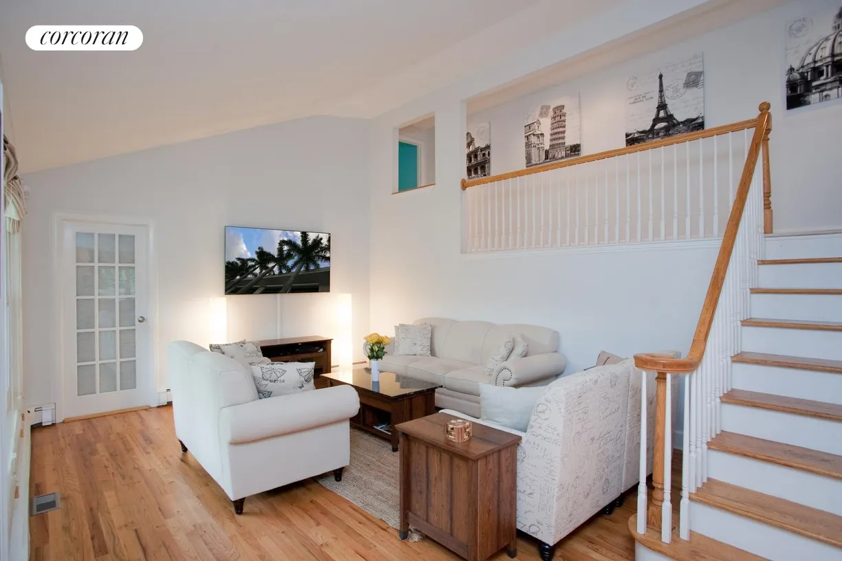 The Hamptons Real Estate | View 96 Wainscott Northwest Road | room 1