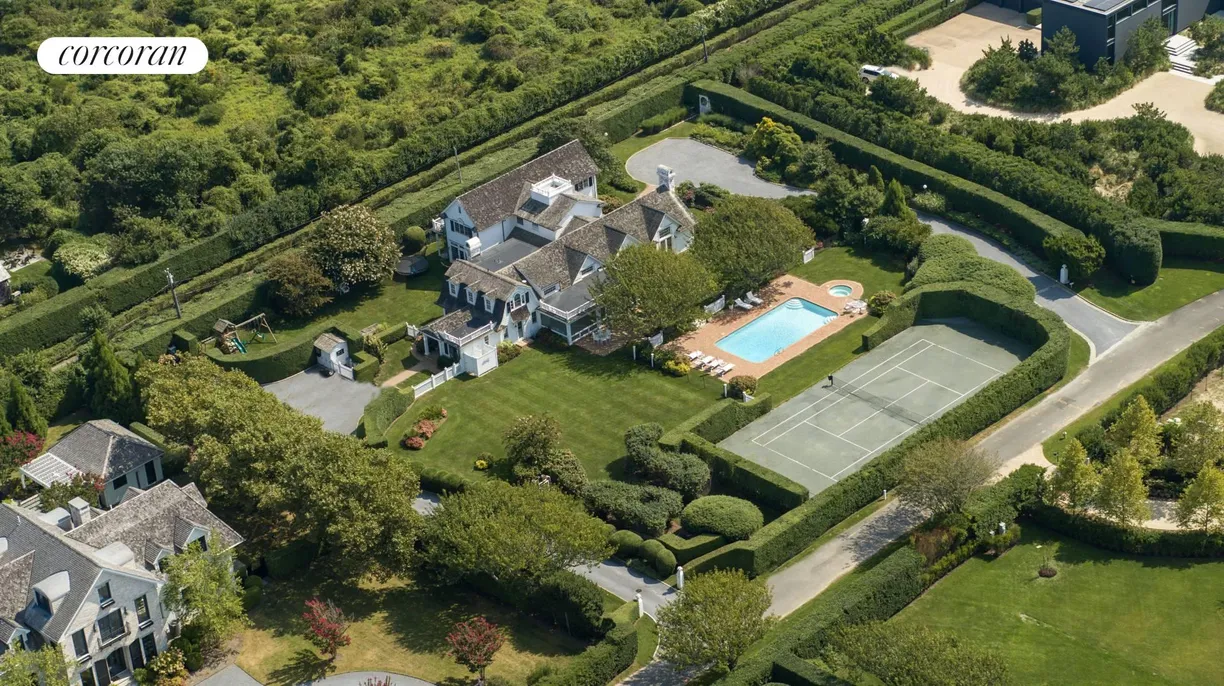 The Hamptons Real Estate | View  | room 1