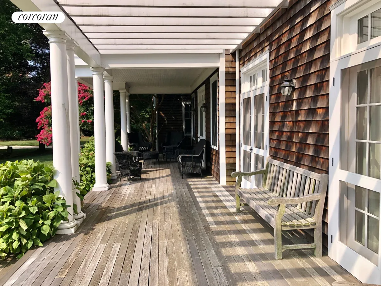 The Hamptons Real Estate | View 6 Cobbetts Lane | Front porch