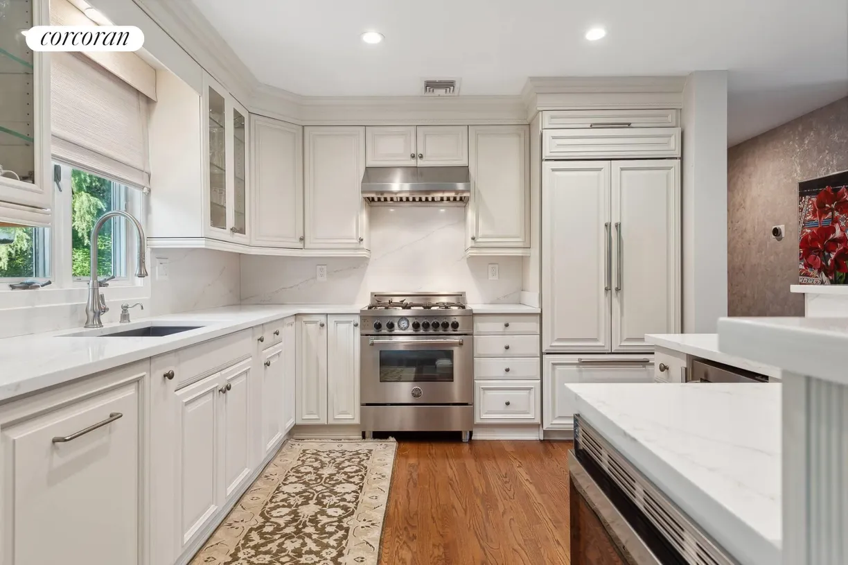 The Hamptons Real Estate | View 285 Tuckahoe Road | room 1