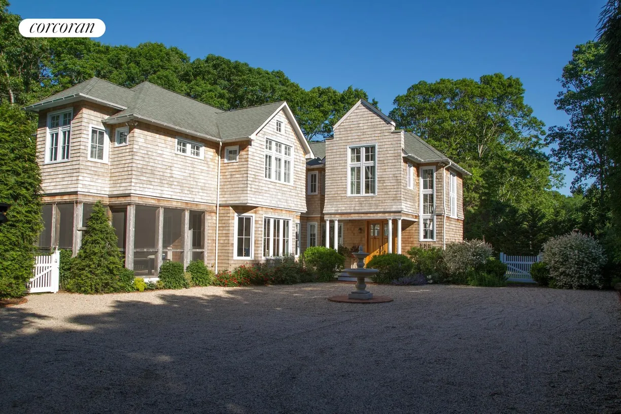 The Hamptons Real Estate | View 32 Denison Road | 5 Beds, 4 Baths