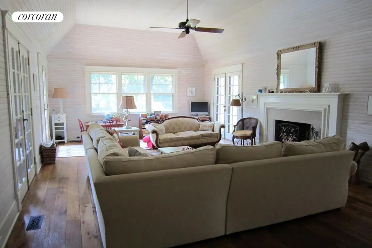 The Hamptons Real Estate | View 31 Gansett Lane | Living Room