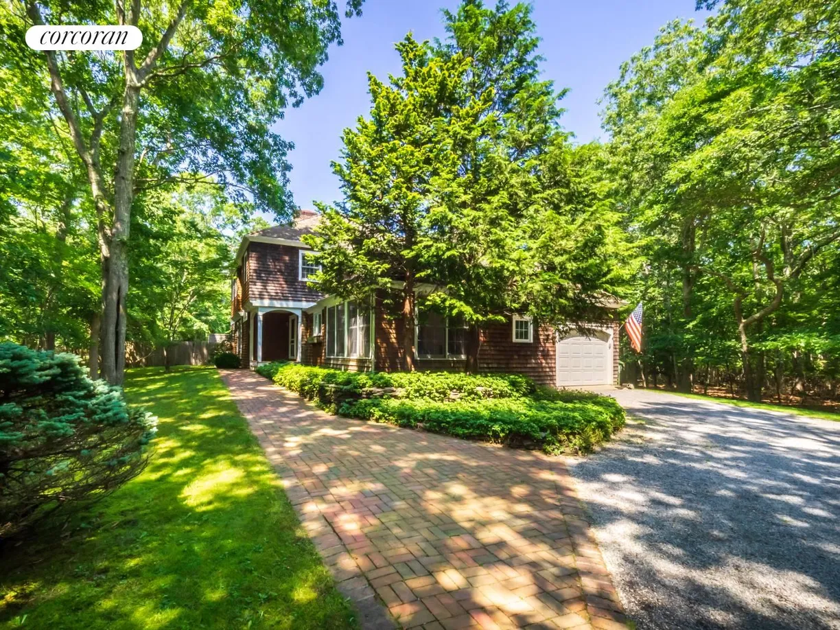 The Hamptons Real Estate | View 16 Alexis Court | 4 Beds, 3 Baths
