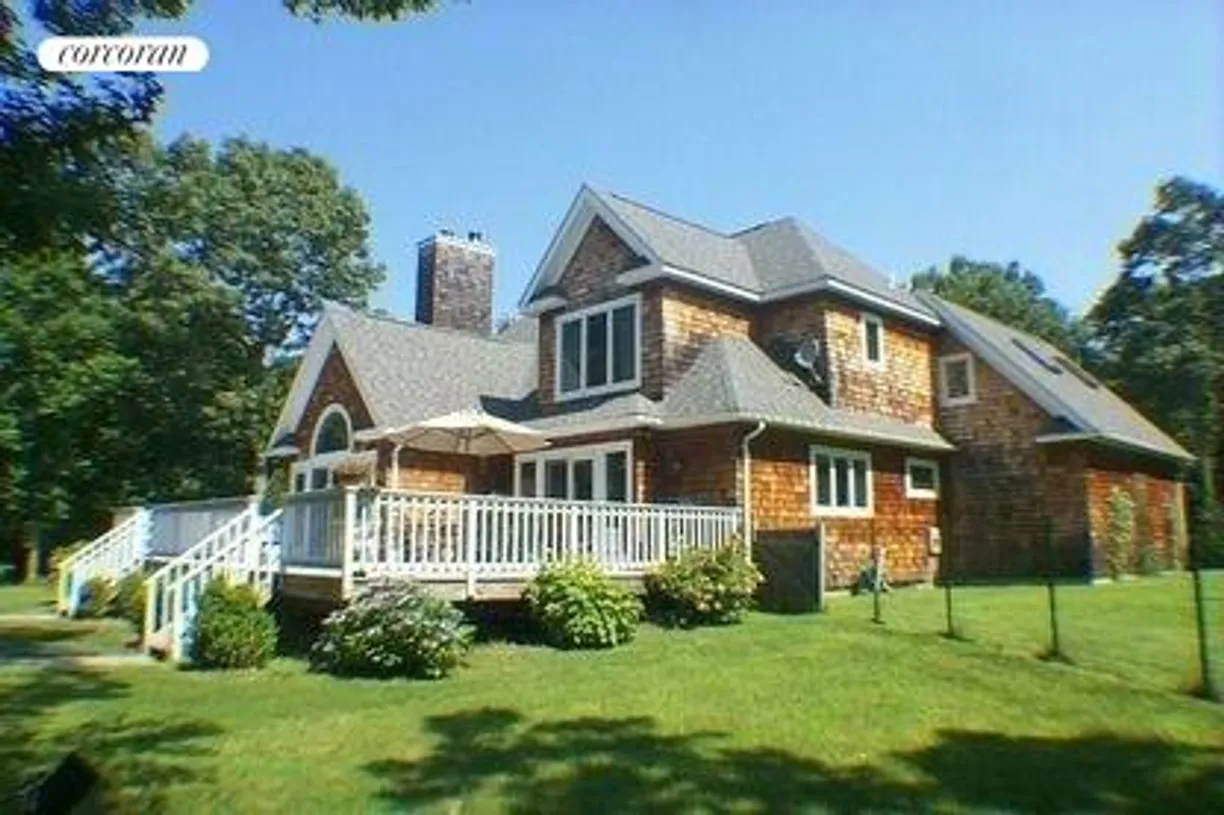 The Hamptons Real Estate | View 100 Old Stone Highway | 4 Beds, 3 Baths