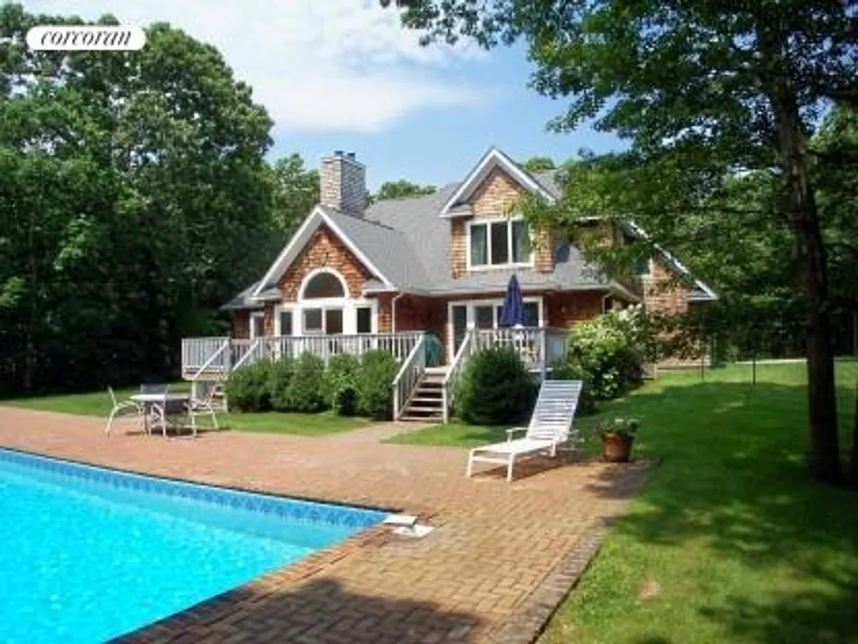 The Hamptons Real Estate | View 100 Old Stone Highway | room 1