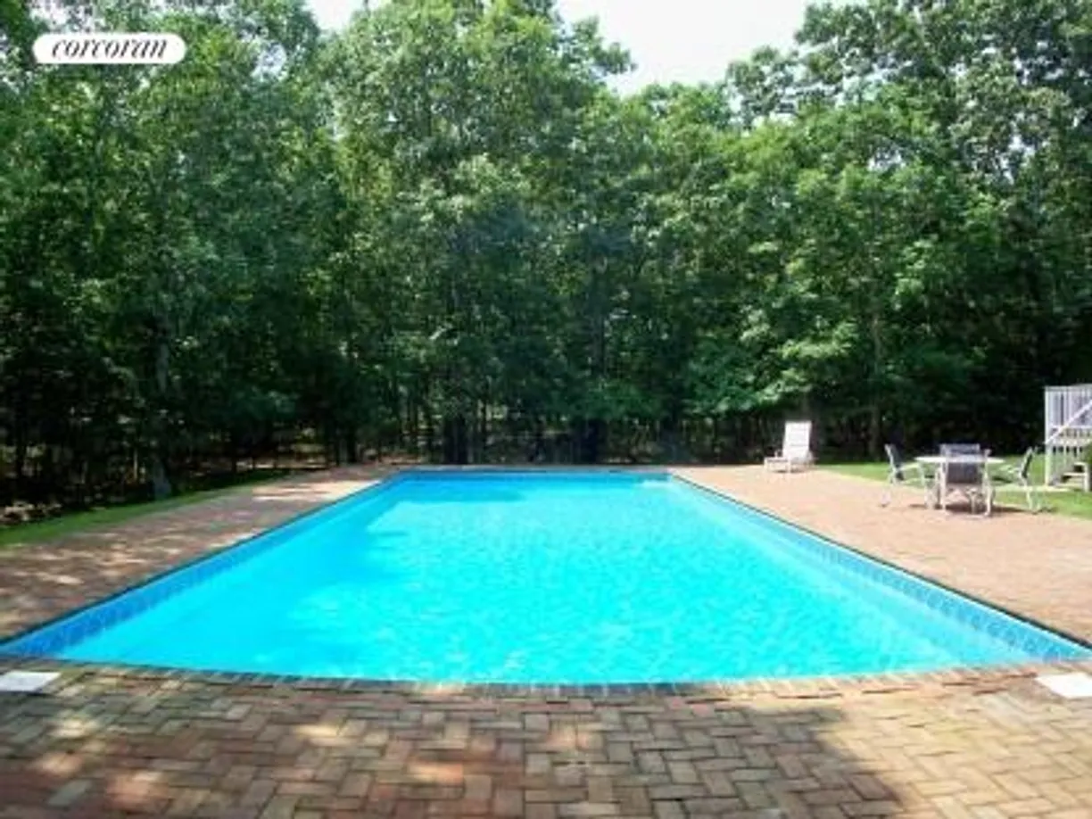 The Hamptons Real Estate | View 100 Old Stone Highway | room 2