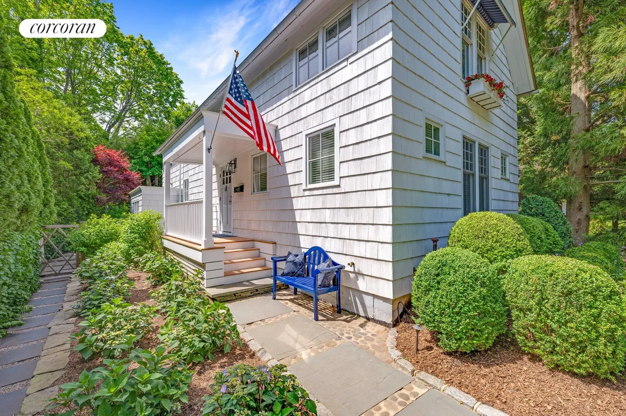 The Hamptons Real Estate | View 23 Sunrise Avenue | room 1