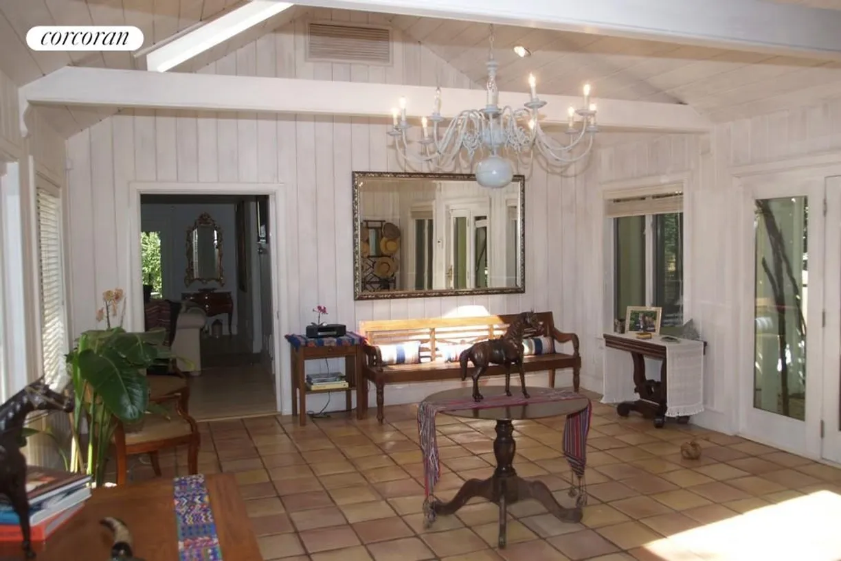 The Hamptons Real Estate | View 185 Oakview Highway | room 2