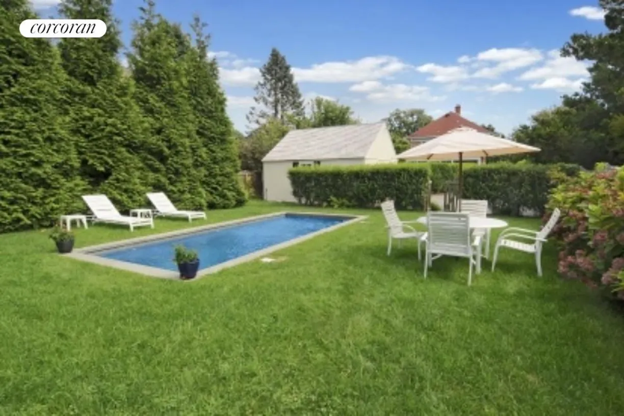 The Hamptons Real Estate | View  | 3 Beds, 3 Baths