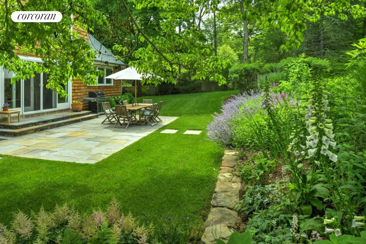 The Hamptons Real Estate | View 156 Suffolk Street Ext | room 2