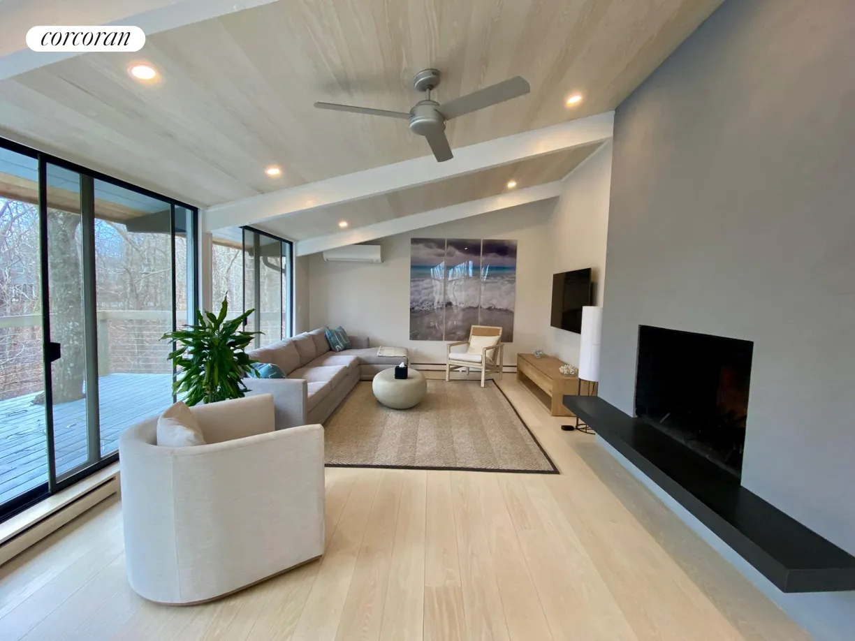 The Hamptons Real Estate | View 18 Dogwood Street | 3 Beds, 2 Baths