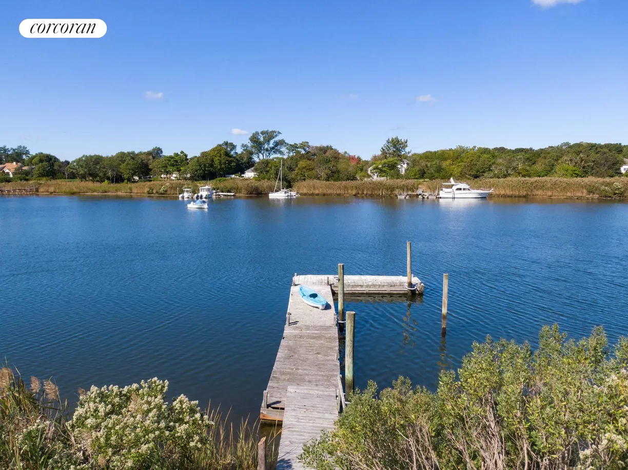 The Hamptons Real Estate | View 9 Private Road | room 1