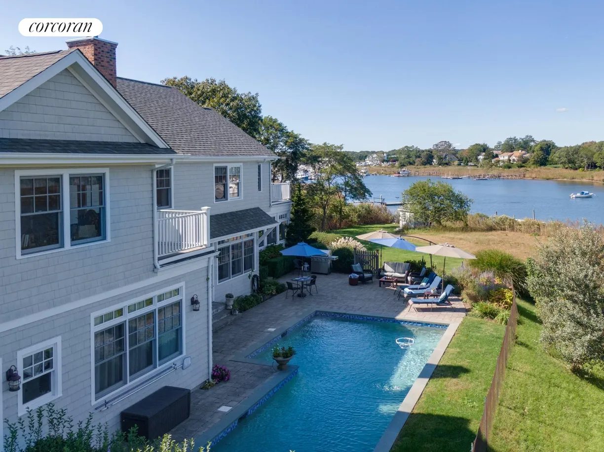 The Hamptons Real Estate | View 9 Private Road | room 2