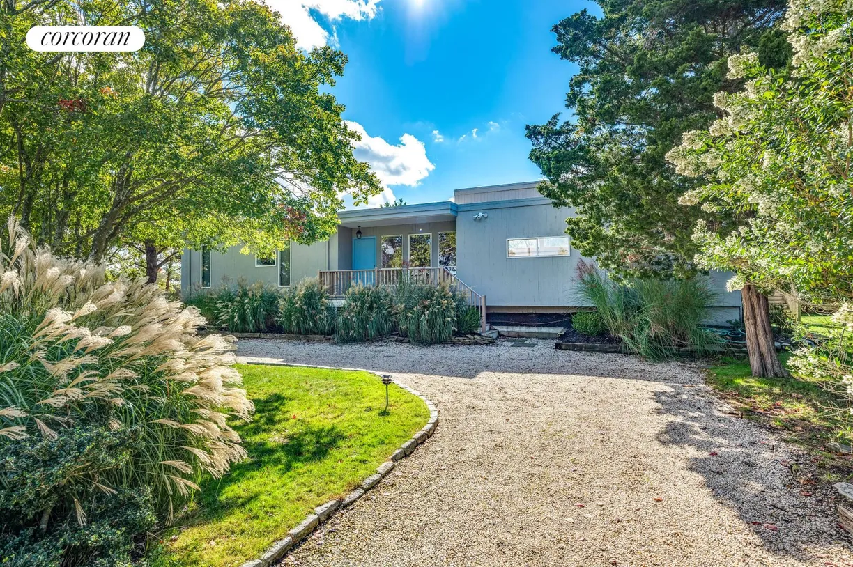 The Hamptons Real Estate | View 3 Meadow Way | room 1