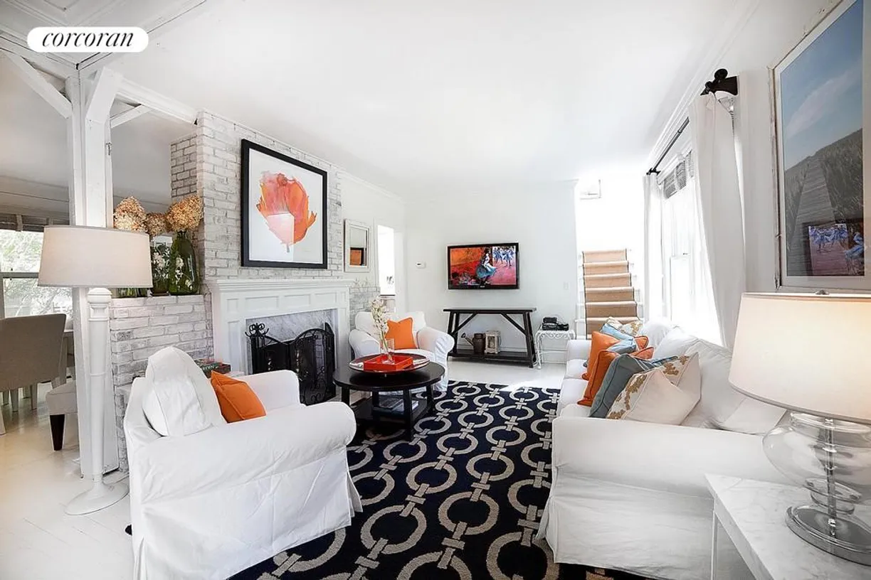 The Hamptons Real Estate | View 78 Moses Lane | 3 Beds, 1 Bath