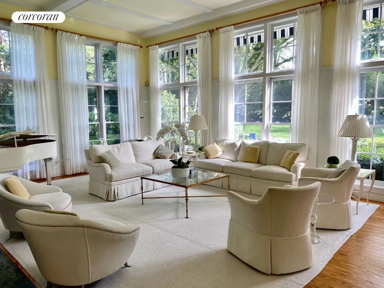 The Hamptons Real Estate | View 72 Barnhart Street | 6 Beds, 8 Baths