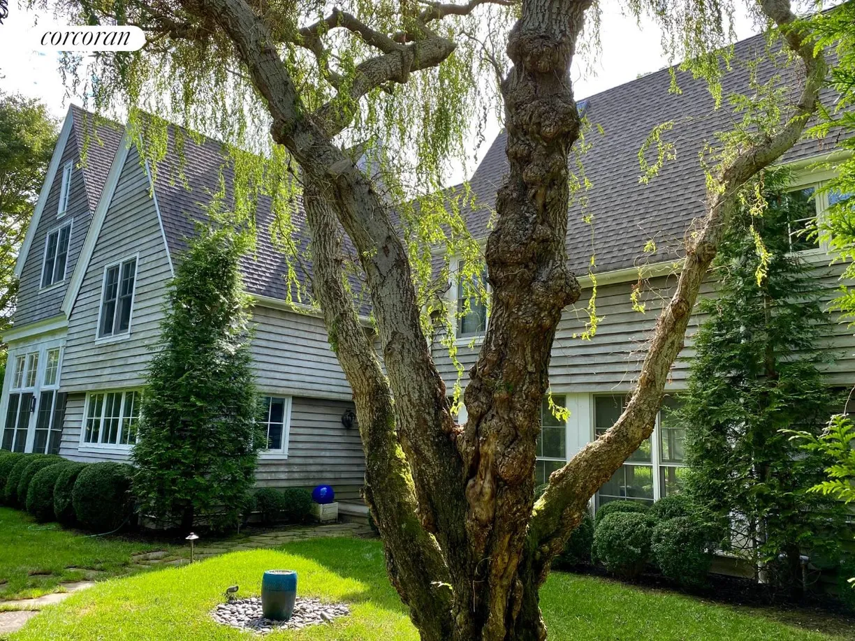 The Hamptons Real Estate | View 72 Barnhart Street | room 2