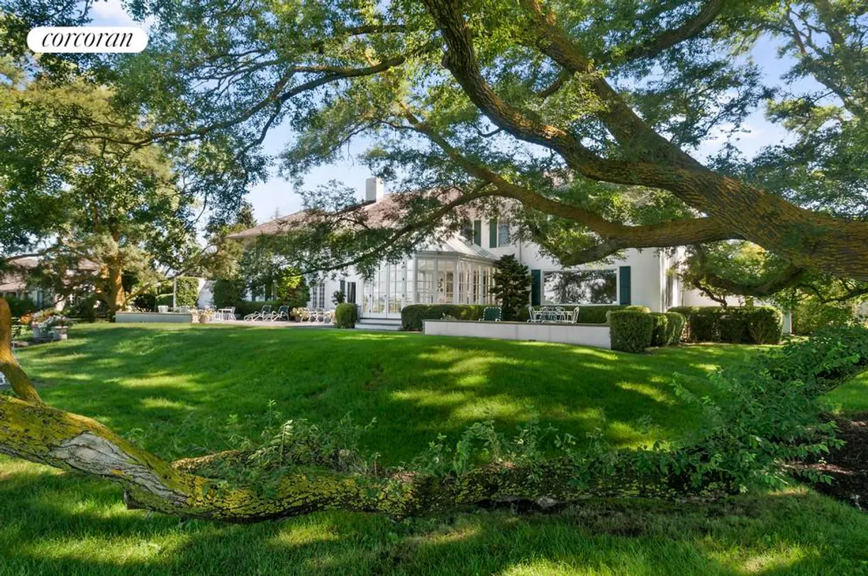 The Hamptons Real Estate | View 18 Further Lane | Classic Hamptons Estate