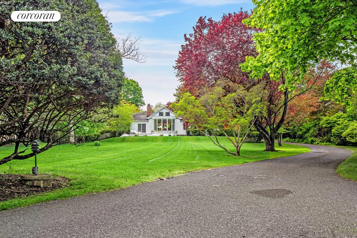 The Hamptons Real Estate | View 81 Lee Avenue | 5 Beds, 4 Baths