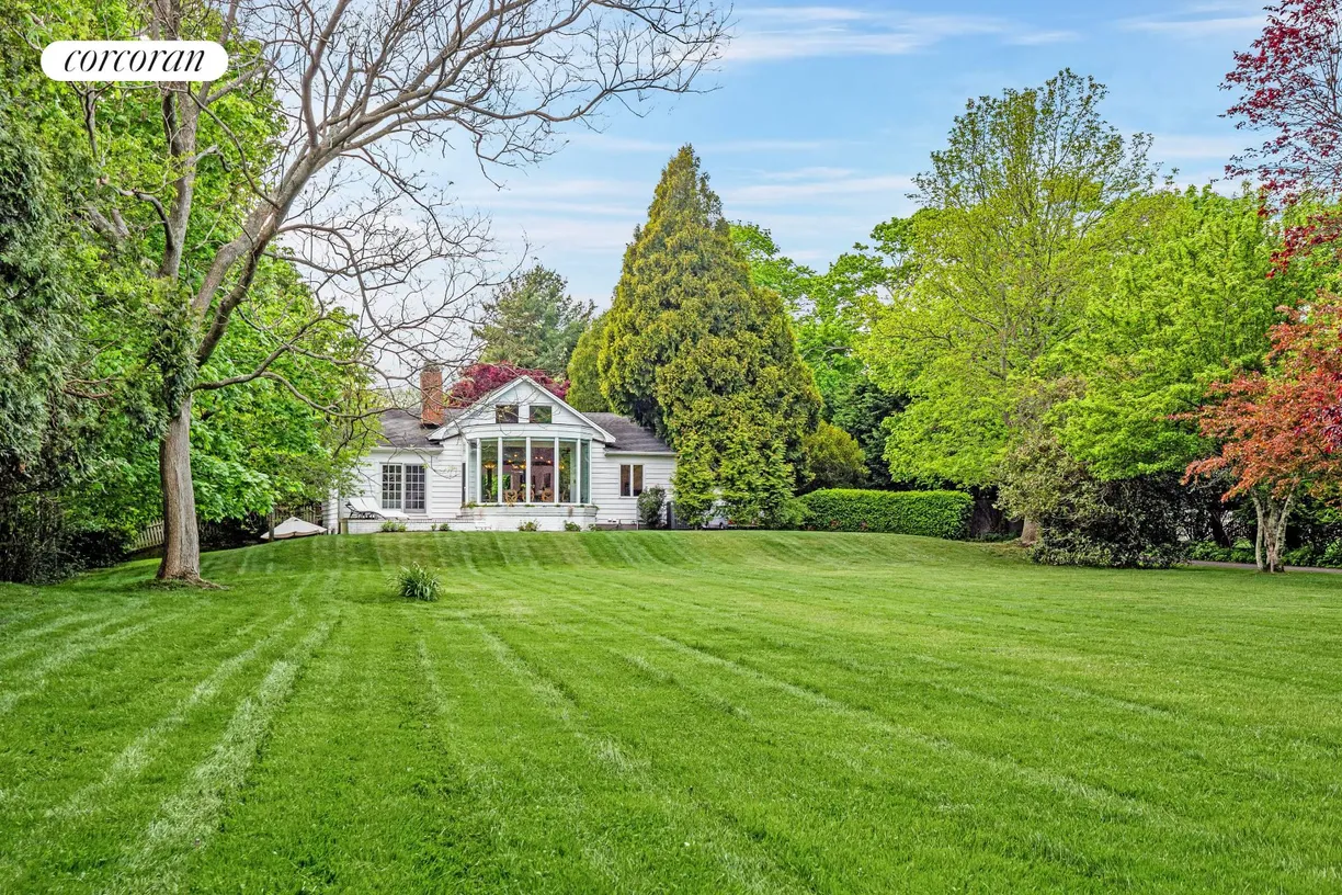 The Hamptons Real Estate | View 81 Lee Avenue | room 1