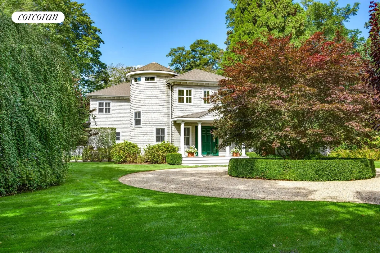 The Hamptons Real Estate | View 2654 Montauk Highway | 4 Beds, 3 Baths