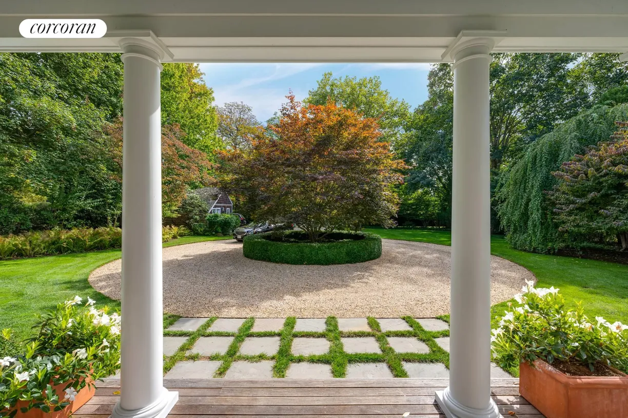 The Hamptons Real Estate | View 2654 Montauk Highway | room 2