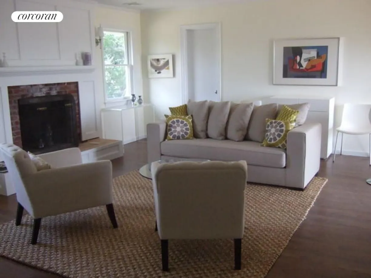 The Hamptons Real Estate | View 116 S Midway Road | room 1
