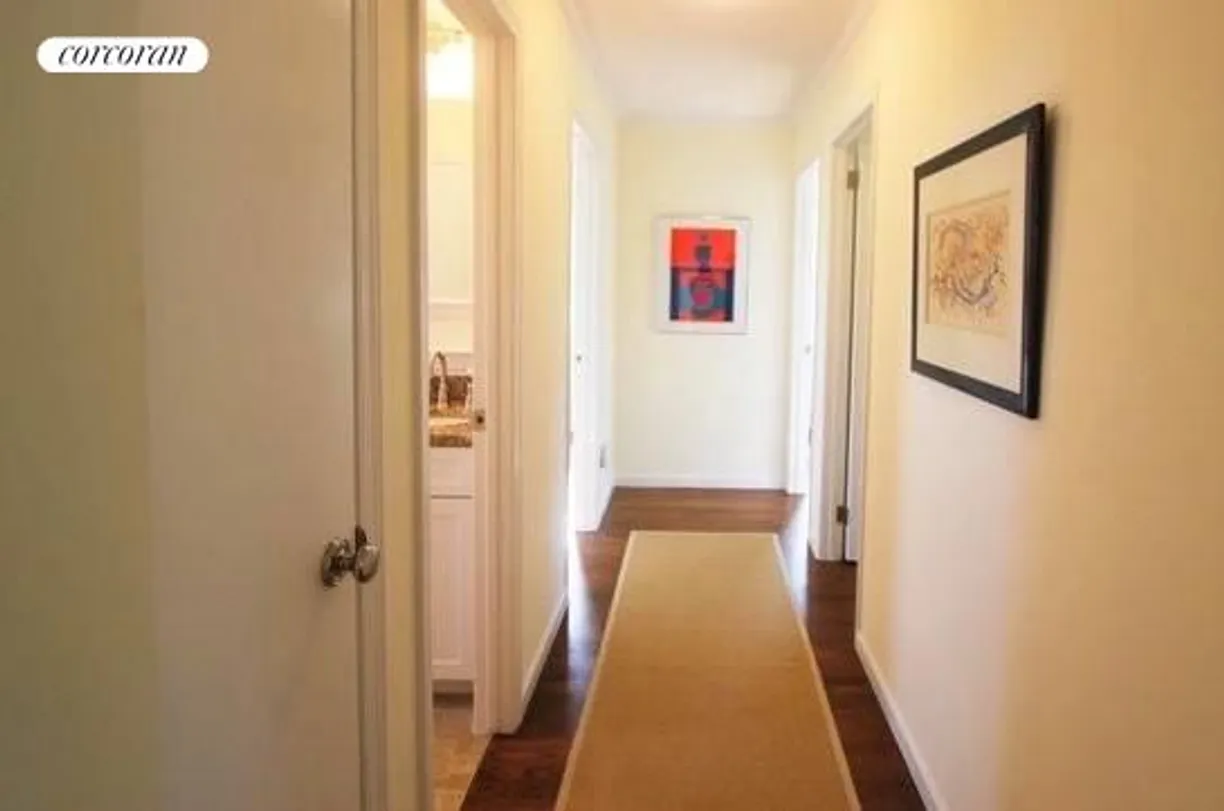 The Hamptons Real Estate | View 116 S Midway Road | room 2