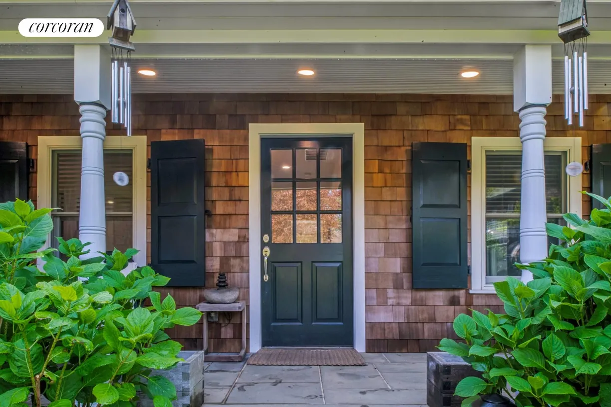 The Hamptons Real Estate | View 131 Elm Street | 2 Beds, 2 Baths