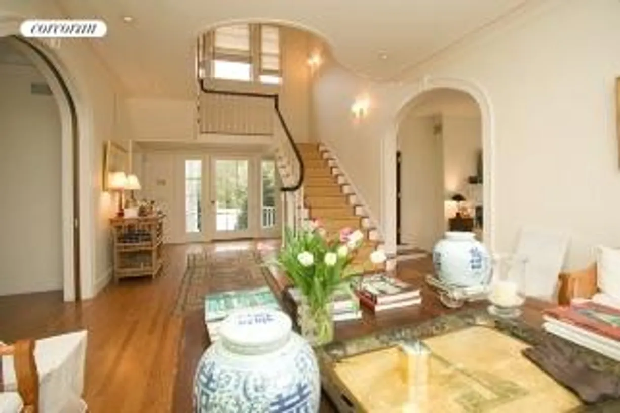 The Hamptons Real Estate | View  | room 1