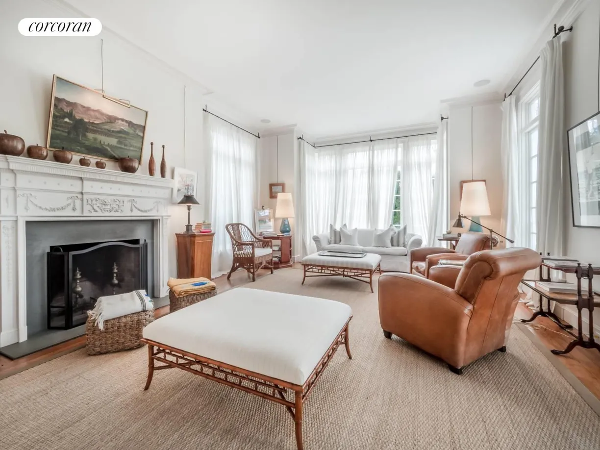 The Hamptons Real Estate | View  | room 2