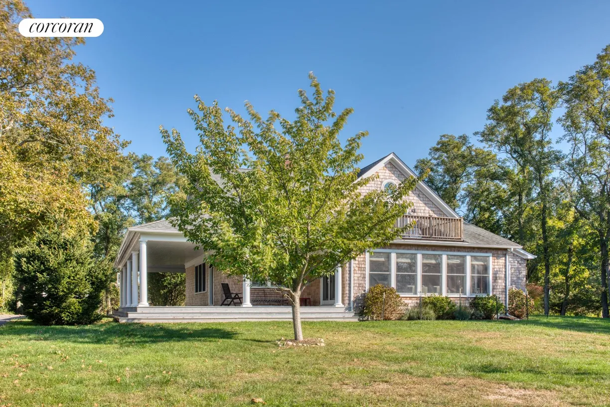 The Hamptons Real Estate | View 99 S Midway Road | 4 Beds, 3 Baths