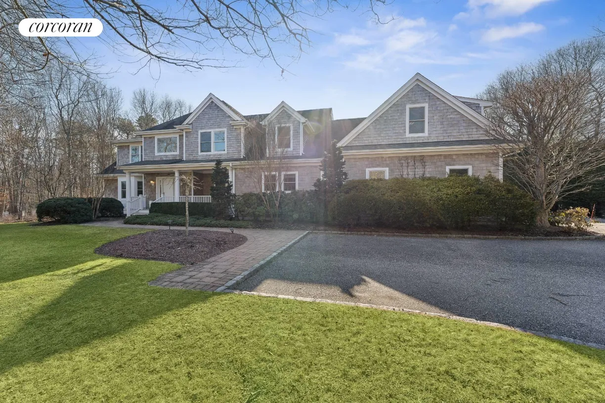 The Hamptons Real Estate | View 11 Arbutus Road | 6 Beds, 6 Baths
