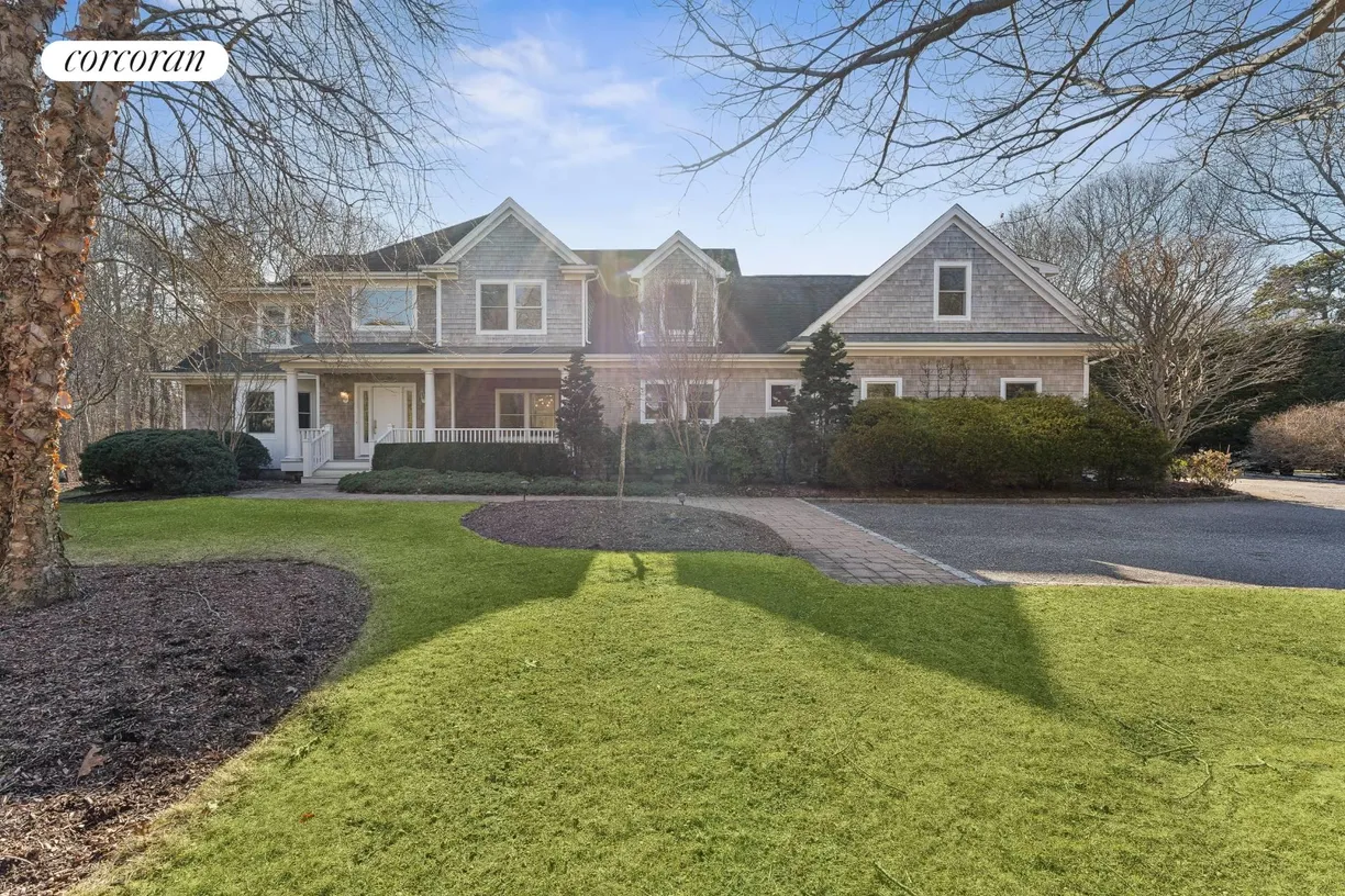 The Hamptons Real Estate | View 11 Arbutus Road | room 1