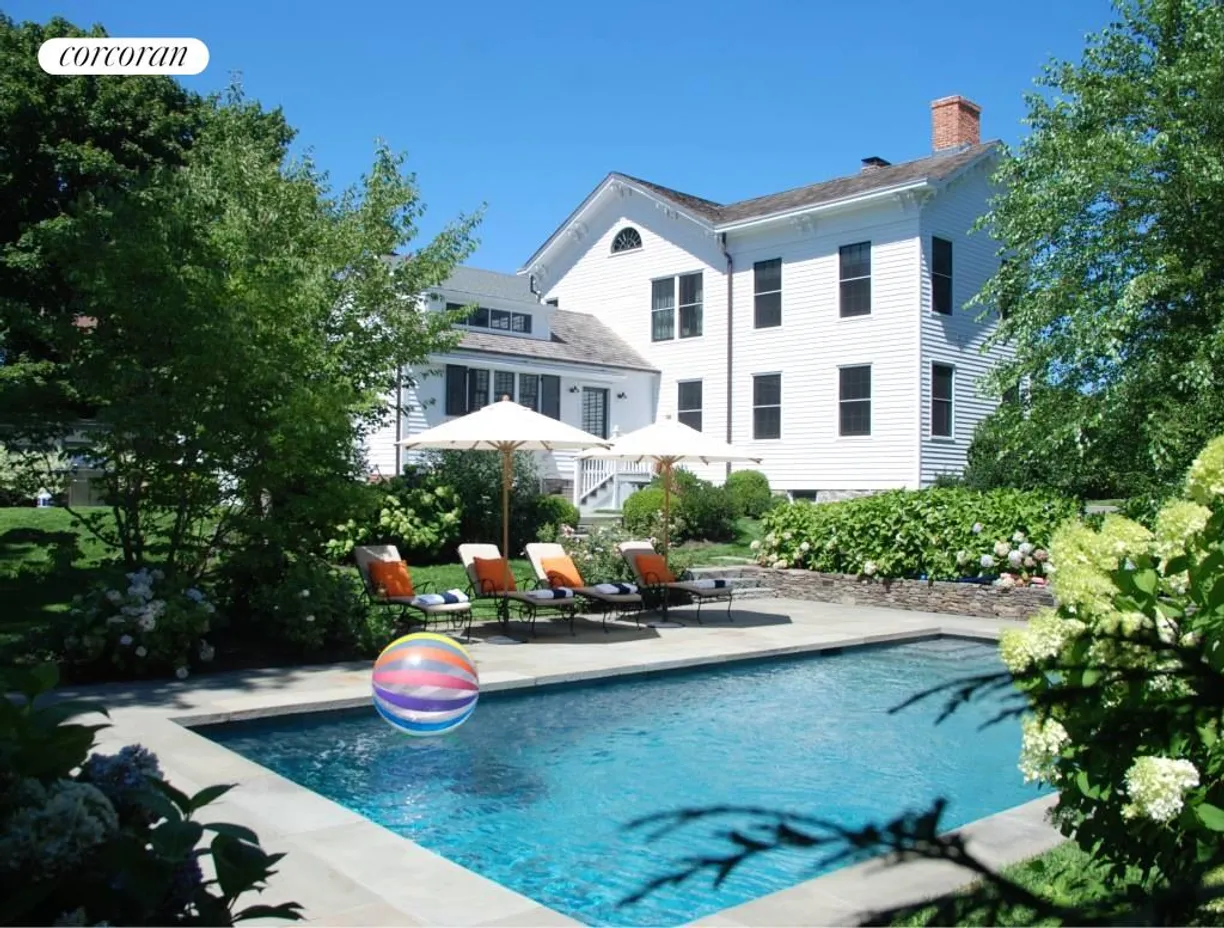 The Hamptons Real Estate | View 23 Howard Street | 5 Beds, 4 Baths