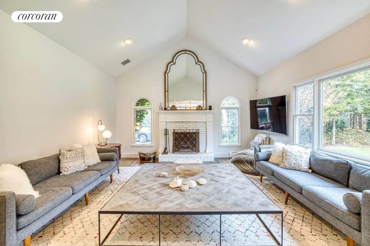 The Hamptons Real Estate | View 8 Cedar Haven Lane | room 1