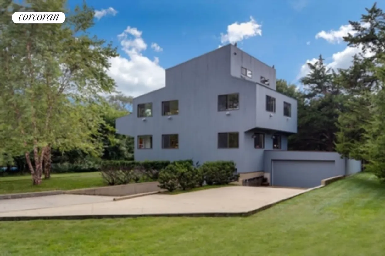 The Hamptons Real Estate | View 11 Shepherds Lane | 5 Beds, 5 Baths