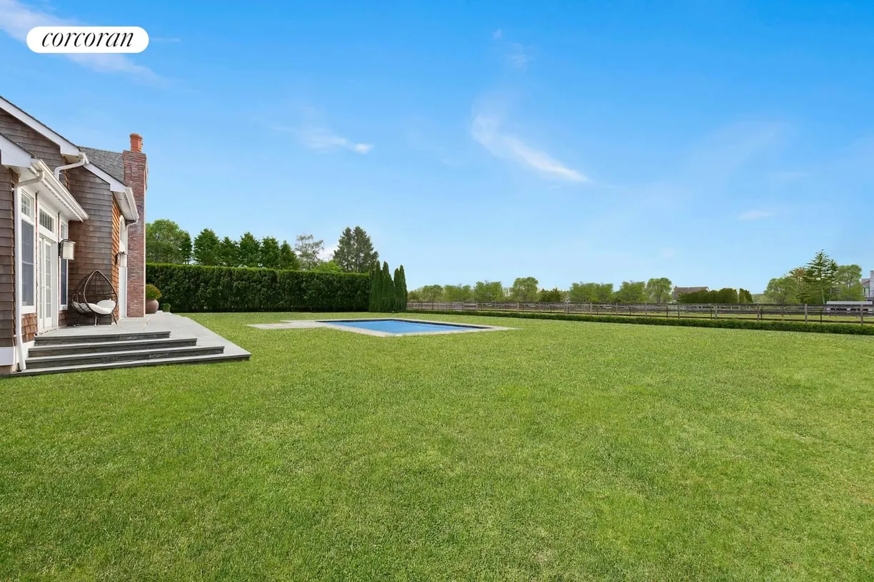 The Hamptons Real Estate | View 8 Whispering Fields Court | room 1