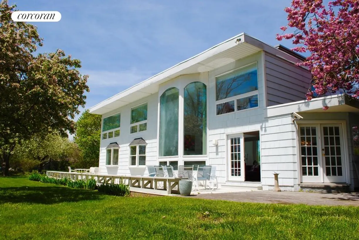 The Hamptons Real Estate | View 79 Silver Lane | room 1