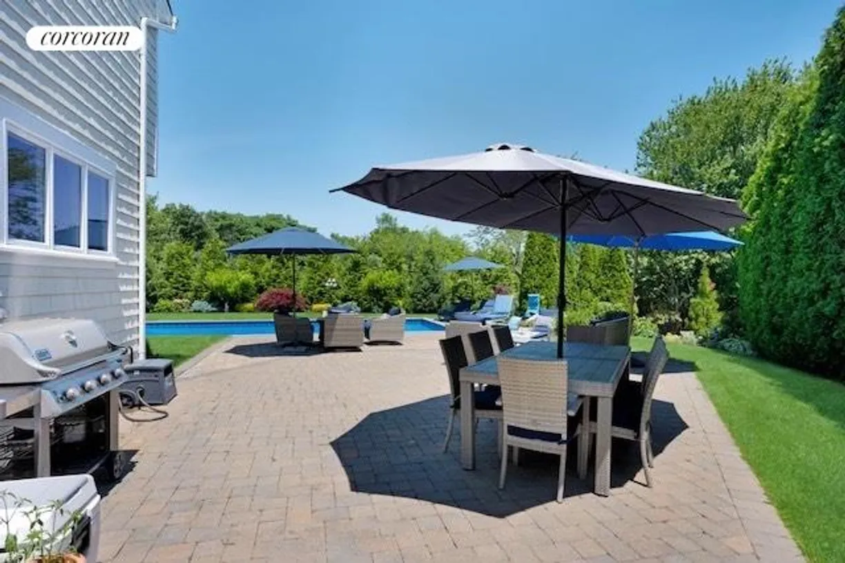 The Hamptons Real Estate | View 10 Juniper Lane | 4 Beds, 4 Baths
