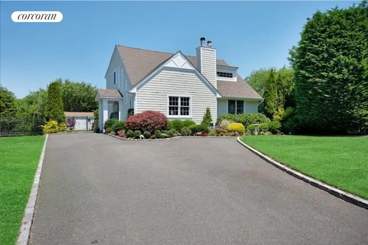 The Hamptons Real Estate | View 10 Juniper Lane | room 1